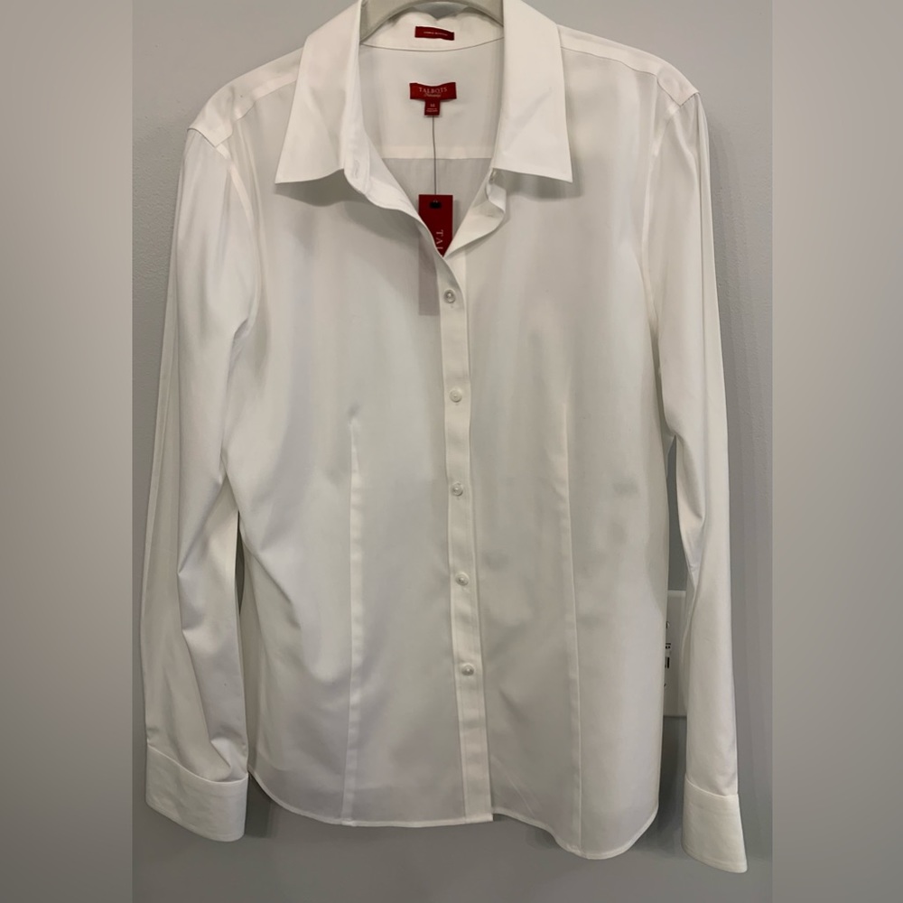 White NWT buttoned wrinkle resistant, fitted blouse; cuffed sleeves; 14